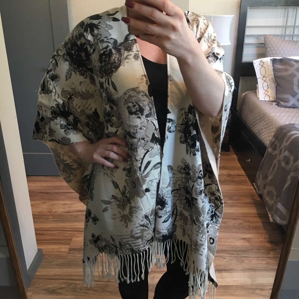 Stylish and super cute Liz Claiborne Sweater Shawl